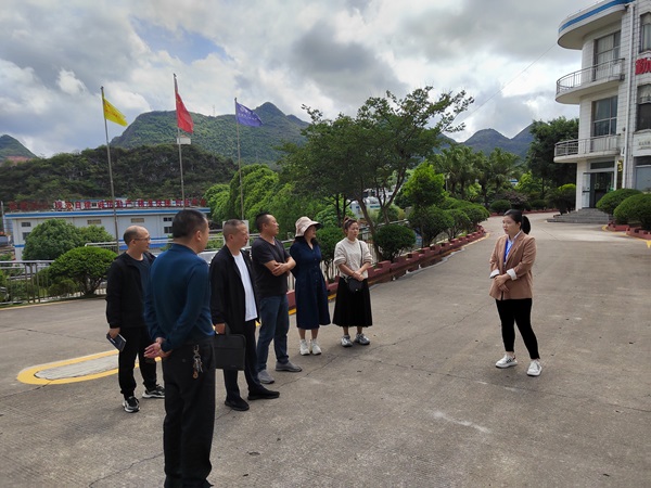 卞先榮  市人大法工委主任、劉啟菊  市人大財經(jīng)委主任等調(diào)研.jpg